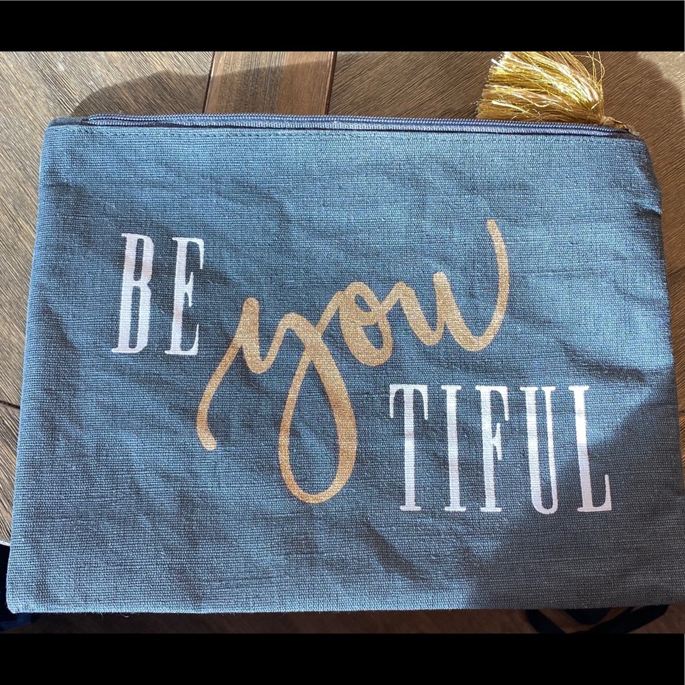 Be you tiful Glamcase brand new mudpie